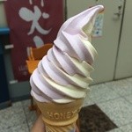 道の駅 甲斐大和 軽食コーナー - 巨峰バニラミックスソフトクリーム
