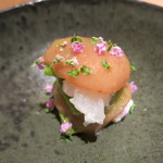 神保町 傳 - 26年8月　鱧炙りタタキ　アボカド、白瓜