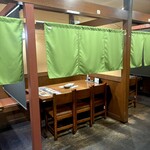 縁 - 暖簾で個室感！