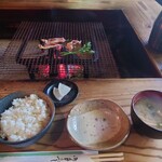 地鶏焼 ふかせ - やきとり定食のご飯と味噌汁（ご飯おかわりは＋200円）