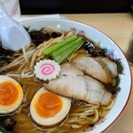 ホームラン軒 - 特製中華そば（あっさり醤油）＋味玉トッピング