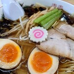 ホームラン軒 - 特製中華そば（あっさり醤油）＋味玉トッピング