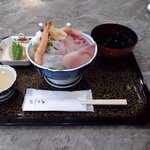 魚博 - 海鮮丼