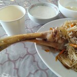 MezBan Restaurant - 遠近法でなく本当に大きい骨