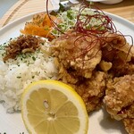 emmy cafe - 油淋鶏（1430円）