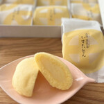 薩摩蒸氣屋 - 料理写真:ふんわり食感のスポンジ生地の中身からは…
カスタードクリームがトロ〜り♡(*´Д｀*)

鹿児島県産の卵をたっぷり使っているので
濃厚ながら…優しい甘さで軽い食感♪
相変わらず美味しい蒸し菓子です♡