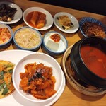 韓美軒 - チヂミもとても美味しかったです　小皿や小鉢に入っているお料理の量がちょうど良くて　いろんな味が楽しめて最高すぎました