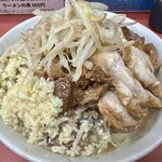 ラーメン二郎 小岩店 - 小ラーメン（1,000円円）＋豚増し（200円）、ニンニクコール
