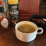 ラドリオ - スープ(コンソメ風味、キャベツ、玉ねぎ、ベーコン)