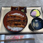 炭火焼うなぎ 金字塔 - 