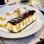 Yonchome Cafe - ホットチーズケーキ