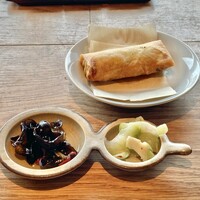 ブリル飯店 - 本日の小菜２種と点心の五目春巻き
