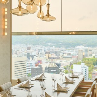 最大12名様・14名様まで着席可能な個室を2部屋ご用意。
                                          