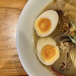 麺屋 だいくう - 博多味玉中華そば　左