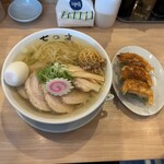 しょうがラーメン 七の庫 - "生姜チャーシューめん"1,200円に"味玉"150円をトッピング＆"餃子3こ"380円♪