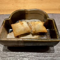 丸新 - ふぐ春巻　白子と身が口の中で一体となった瞬間のふくよかな味わい