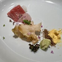丸新 - 山葵、粉醤油、オレンジパウダーで