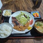 ナカガワ☆スエ食堂 - 鹿のヒレカツと雲仙ハムの炭火焼定食（定番メニューではありません）