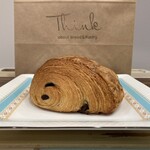 Think - パン オ ショコラ（390円）