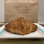 Think - クロワッサン（380円）