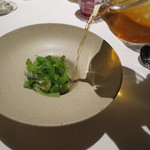 ライラ - アワビとハーブのラビオリ、ワタリガニとレモングラスのコンソメ1