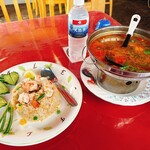 ジンマイタイ食堂 - 料理写真:“ガオパッド（海老）”と“トムヤムクン”