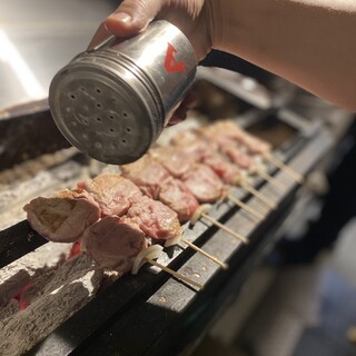朝しめ鶏の新鮮さが際立つ、こだわり抜いた本格焼き鳥