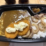 カレーハウスCoCo壱番屋 - チーズカレー弁当(TOイカ、TOクリームコロッケ(カニ入)、TOクリーミータルタルソース)