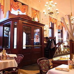 Café Mozart - いかにも観光地老舗カフェ、日本なら、さしずめ浅草舟和本店?