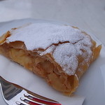 Konditorei & Restaurant OBERLAA - アップフェル・シュトゥルーデル