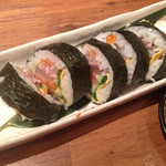 遊食屋 わらべえ - 海鮮巻き。盛りだくさんの海鮮が口の中で混ざり合ってとっても美味しいです。