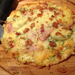 遊食屋 わらべえ - マヨネーズいっぱいボリュームピザ。これだけでかなりお腹一杯に。