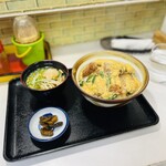 なにわや - 料理写真:かつ丼　８００円