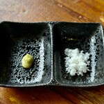 麺屋ばんだい - 粗塩と山葵が薬味