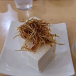 横堀餃子   - ネギ辛冷奴。豆腐の質が素晴らしい