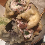 遊食屋 わらべえ - さんまの大葉天ぷら。魚って天ぷらにするとこんなにホクホク美味しい。
