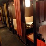 全席個室 夢や京町しずく - ４人掛けテーブルの小さな個室