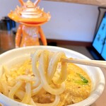 手打ちうどん 大蔵 - 熱に負けていない攻めた麺
      ご飯が欲しくなる濃さが美味♡