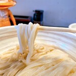手打ちうどん 大蔵 - ギリうどんの手前の蕎麦
      太麺蕎麦好きなら、見逃せないかと♬