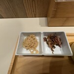 だし茶漬けえん - 漬物と蓮根きんぴら