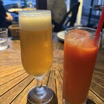 カナルカフェ - ビール、ブラッドオレンジジュース