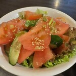 炭火焼肉 焼きしゃぶ にく式 - 口直しにもピッタリのサラダ