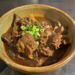 炭火焼肉 焼きしゃぶ にく式 琴似店 - 柔らかで上質なモツ煮込み