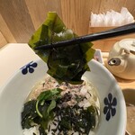 だし茶漬けえん - 三陸産いわしの胡麻醤油とわかめの出汁茶漬け　わかめ