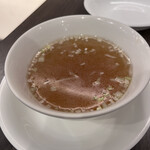 中華料理 徳武 - 炒飯につく中華スープ