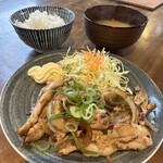 松阪が誇る名物!鶏みそ焼き肉 松阪食堂 - 
