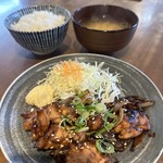 松阪が誇る名物!鶏みそ焼き肉 松阪食堂 - 