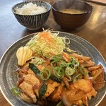 松阪が誇る名物!鶏みそ焼き肉 松阪食堂 - 