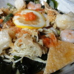 丸仙そば - 具だくさんでボリュームあります