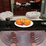 The Lalu Hotel  - せっかくなんでフルーツはゆっくりとバスタブにつかりながらお風呂の中でいただきました